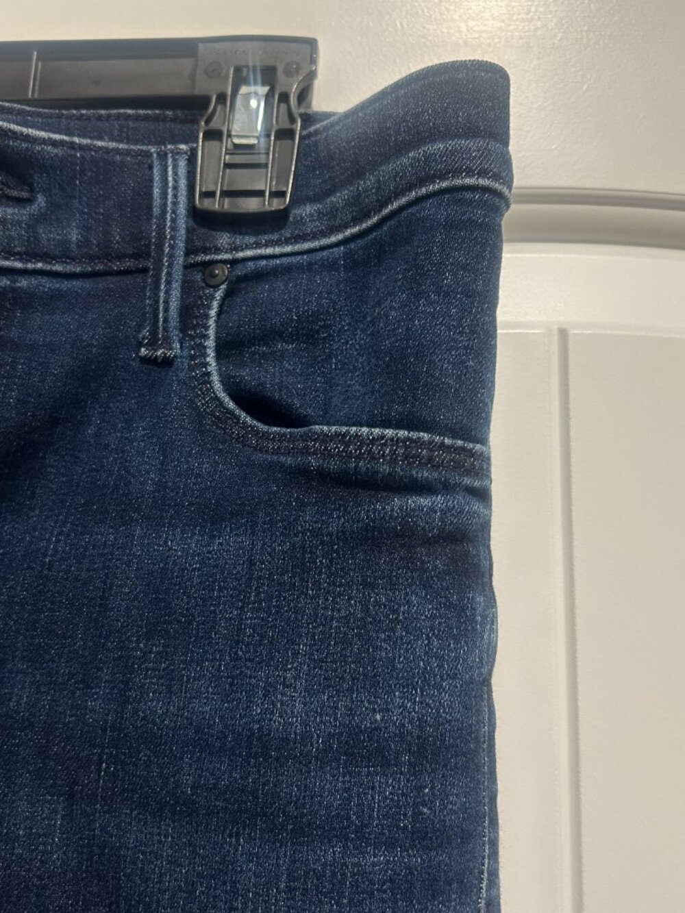 Mother The Weekender Fray in Mint Condition Dark Wash Jeans Women's Size 30 - Picture 6 of 12